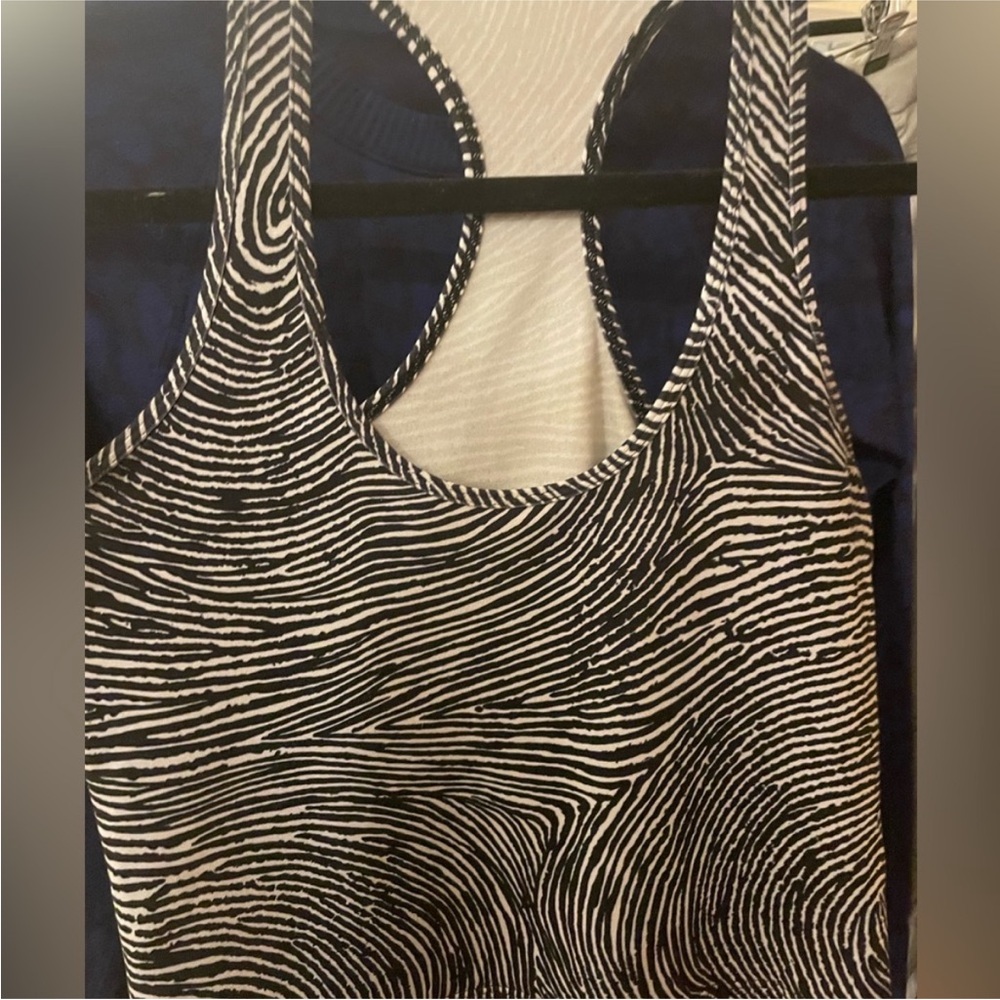 Lululemon cropped racerback
2016 Seawheeze - Who Done It Black 6
